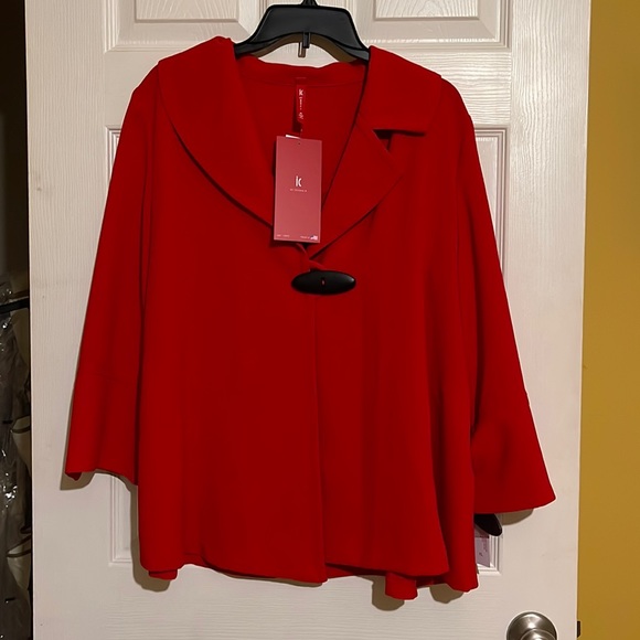 COPY - Red xl button cape - Picture 1 of 7
